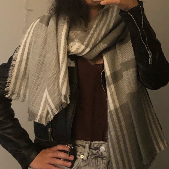 Ardene scarf. Gray. One size. - Picture 2 of 3